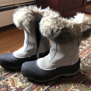 Women's Fur-Lined Winter Boots - Gray and Black